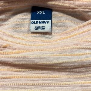Old Navy XXL peach ribbed short shirt with V-slits on both sides. Hangs loose